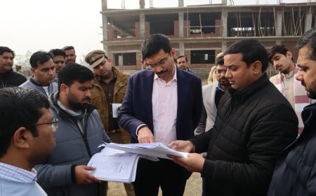 जिलाधिकारी ने सिद्धपीठ माँ शाकंभरी देवी धाम क्षेत्र में निर्माणाधीन पर्यटन विकास की विभिन्न परियोजनाओं का किया निरीक्षण