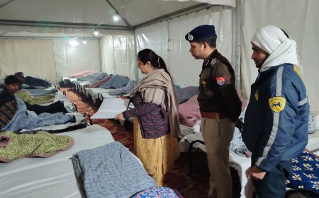 कड़ाके की ठंड में प्रशासन बना सहारा, रैन बसेरे में पहुंचकर आयुक्त ने सुनी जरूरतमंदों की पीड़ा