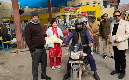 वाहन चालकों को पैम्फलेट वितरित कर सड़क सुरक्षा नियमों का पालन करते हुये वाहन संचालन के लिए किया जागरूक