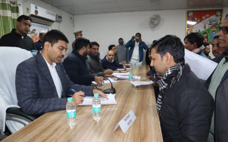 समस्याओं के निस्तारण में लापरवाही पर होगी कड़ी कार्रवाई - जिलाधिकारी