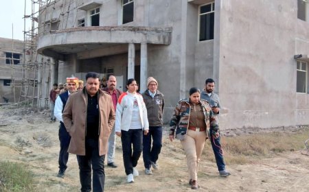 डॉ. भीमराव अंबेडकर स्टेडियम में निर्माणाधीन खेल सुविधाओं का जिलाधिकारी ने किया स्थलीय निरीक्षण