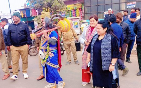 यातायात नियमों का पालन न करने वालों के समक्ष प्रकट हुए ’’यमराज’, किया जागरूक