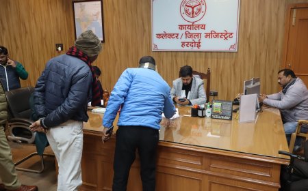 जिलाधिकारी ने जन सुनवाई मे सुनी 66 शिकायतें