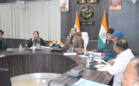 जिलाधिकारी की अध्यक्षता में जनपद स्तरीय सतर्कता समिति की बैठक की गयी आयोजित