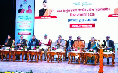 सीएम धामी ने किया यूसीसी में योगदान देने वाले अधिकारियों और रजिस्ट्रेशन में सराहनीय कार्य करने वालों का सम्मान