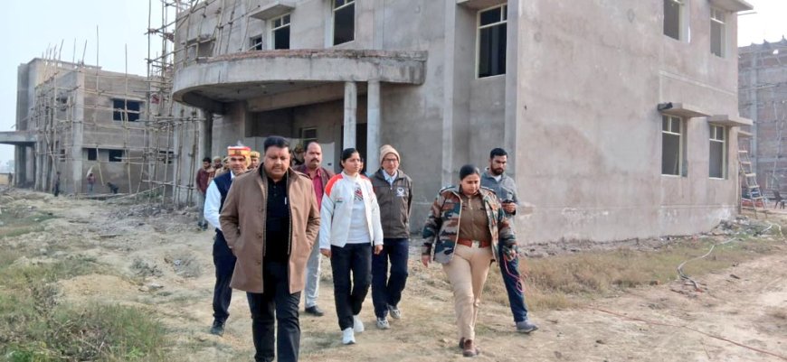 डॉ. भीमराव अंबेडकर स्टेडियम में निर्माणाधीन खेल सुविधाओं का जिलाधिकारी ने किया स्थलीय निरीक्षण