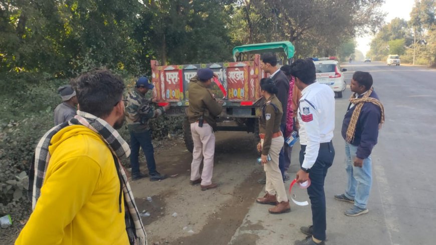 वाहनों में लगाए गए रेट्रो रिफ्लेक्टर रेडियम टेप, यातायात पुलिस ने चलाई मुहिम