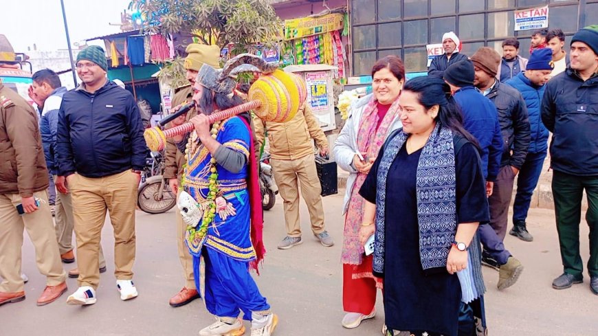 यातायात नियमों का पालन न करने वालों के समक्ष प्रकट हुए ’’यमराज’, किया जागरूक