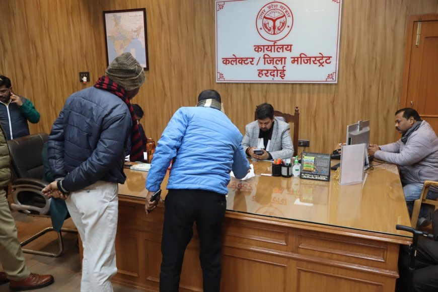 जिलाधिकारी ने जन सुनवाई मे सुनी 66 शिकायतें