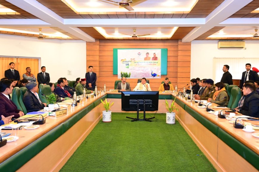 सीएम धामी ने की देहरादून जनपद के विकास कार्यों की समीक्षा