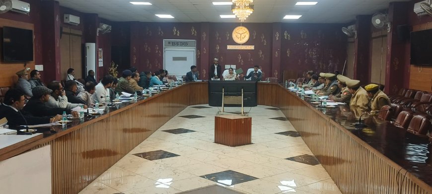 मण्डलायुक्त ने सड़क दुर्घटनाओं में कमी लाने के लिये समन्वित एवं प्रभावी प्रयास करने के दिए निर्देश