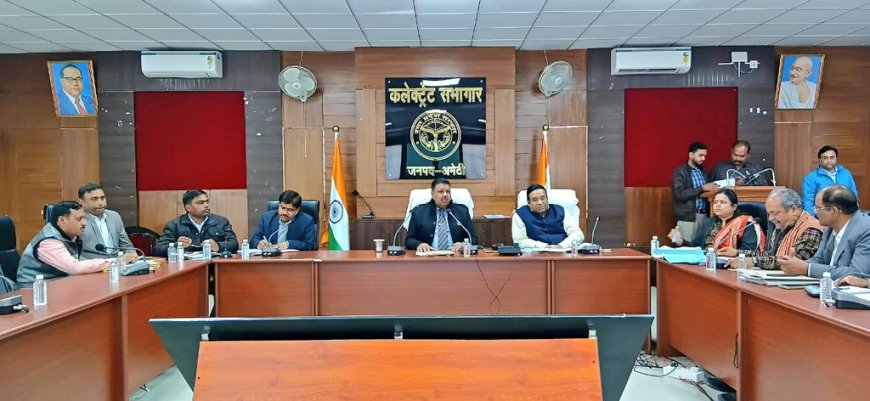 जिलाधिकारी ने की निराश्रित गोवंशों के संरक्षण व भरण-पोषण को लेकर बैठक