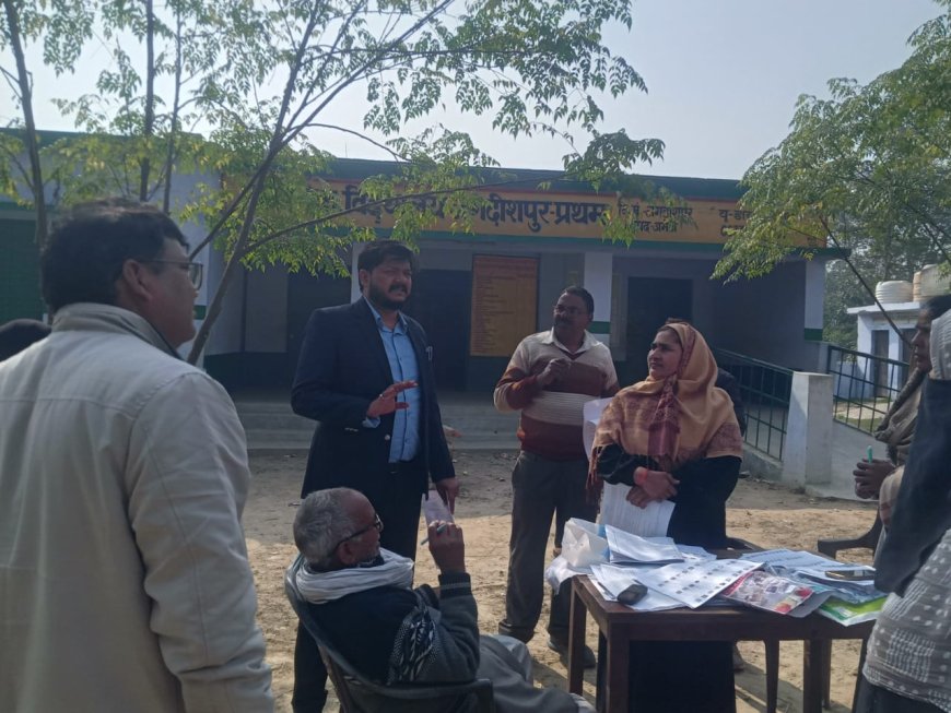 ग्राम उतेलवा में आयोजित ग्राम चौपाल में उपजिलाधिकारी ने की जन सुनवाई, समस्याओं का हुआ त्वरित निस्तारण