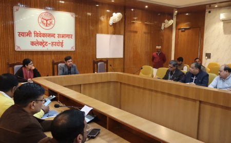 जिलाधिकारी की अध्यक्षता में हुई पशुपालन विभाग की बैठक