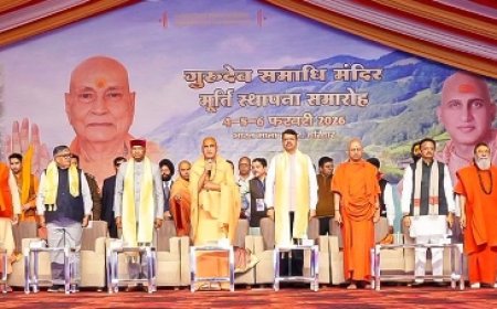 श्री स्वामी सत्यमित्रानंद गिरी सनातन संस्कृति के प्रमुख वाहक - सीएम देवेंद्र फडणवीस