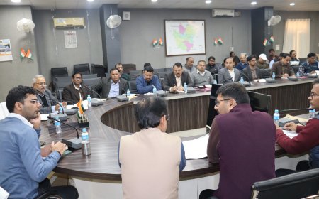 मुख्य विकास अधिकारी ने 22 फरवरी को आयोजित होने वाले वृहद/मेगा शिविर के दृष्टिगत जनपद स्तरीय अधिकारियों के साथ किया बैठक