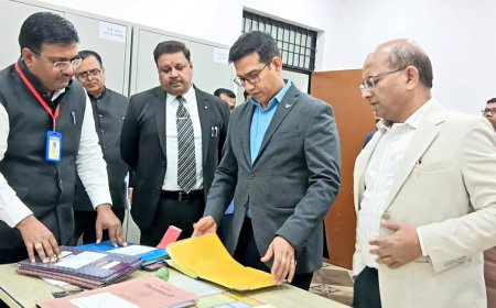 मंडलायुक्त अयोध्या मण्डल का अमेठी में कलेक्ट्रेट व तहसील तिलोई की व्यवस्थाओं का लिया जायजा