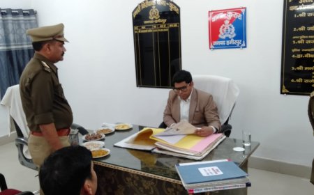 जिलाधिकारी ने किया थाना कुरारा का निरीक्षण