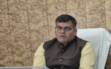 एक्सपायरी दवाओं पर जीरो टॉलरेंस: लापरवाही पर होगी कड़ी कार्रवाई - जिलाधिकारी