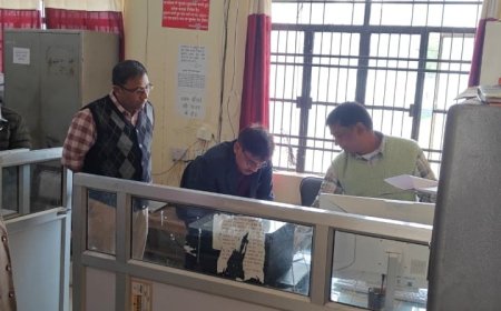 प्रभारी मुख्य विकास अधिकारी ने विकास भवन का किया औचक निरीक्षण