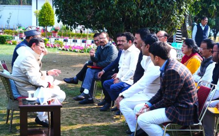 उत्तराखंड अधिकारी कर्मचारी शिक्षक मोर्चा के पदाधिकारियों ने मुख्यमंत्री धामी से की भेंट