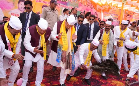 लोहाघाट होली रंग महोत्सव में शामिल हुए सीएम धामी