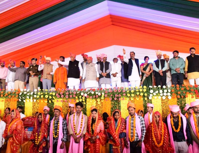 मुख्यमंत्री सामूहिक विवाह योजना के अन्तर्गत जनपद में सामूहिक विवाह कार्यक्रम का हुआ आयोजन