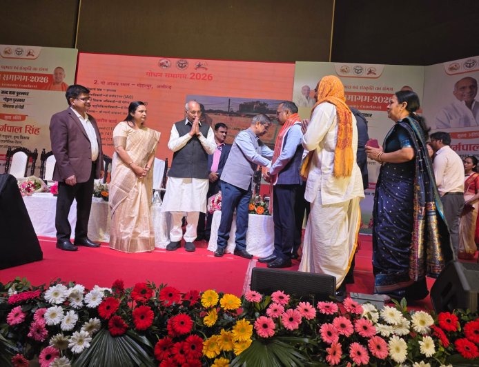 नंदबाबा पुरस्कार से सम्मानित हुई डीएम संजीव रंजन की टीम