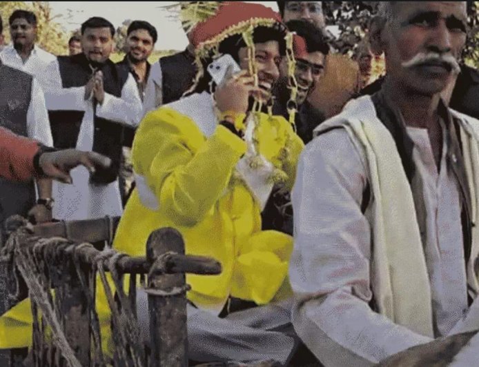 बैलगाड़ियों की बारात बनी आकर्षण, 30 साल बाद जीवित हुई परंपरा