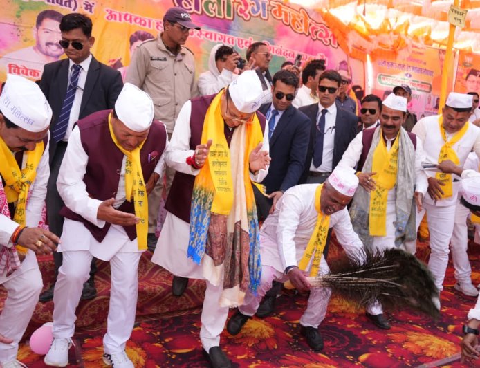 लोहाघाट होली रंग महोत्सव में शामिल हुए सीएम धामी