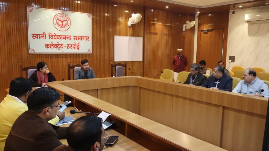 जिलाधिकारी की अध्यक्षता में हुई पशुपालन विभाग की बैठक