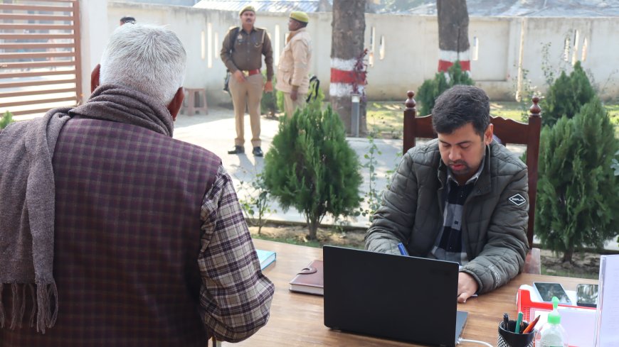 जिलाधिकारी ने जन सनुवाई में सुनीं शिकायतें