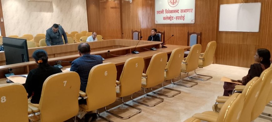 वर्ष में एक बार पुस्तकालय सप्ताह का आयोजन करायें - जिलाधिकारी