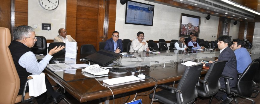 मुख्य सचिव ने की विभिन्न प्राधिकरणों, आवास विकास परिषद द्वारा अर्जित, विकसित एवं आवंटित भूमि की प्रगति की समीक्षा