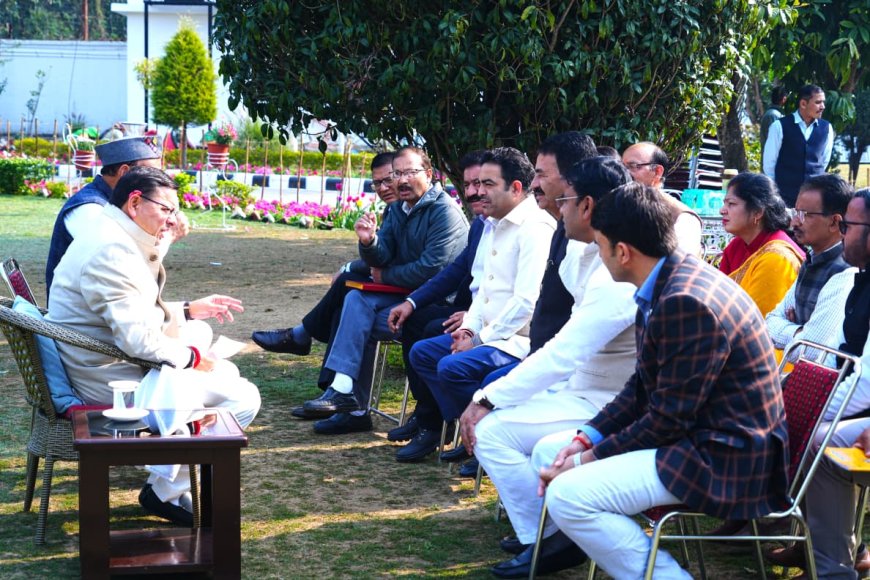 उत्तराखंड अधिकारी कर्मचारी शिक्षक मोर्चा के पदाधिकारियों ने मुख्यमंत्री धामी से की भेंट