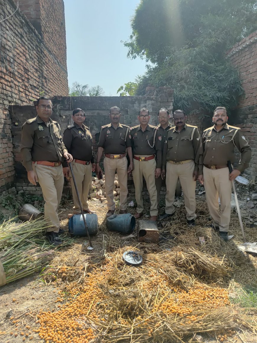 आबकारी विभाग ने की छापेमारी, 78 लीटर कच्ची शराब बरामद