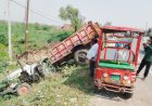 ट्रक की टक्कर से पलटा ट्रैक्टर, ई रिक्शा भी चपेट में