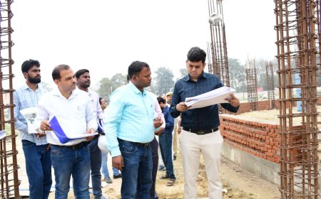 जिलाधिकारी ने निर्माणाधीन ऑडिटोरियम का किया निरीक्षण