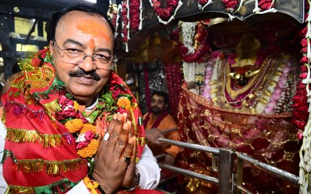 माँ विंध्यवासिनी के दरबार में उप मुख्यमंत्री केशव प्रसाद मौर्य ने टेका मत्था, प्रदेश की सुख-समृद्धि की कामना की