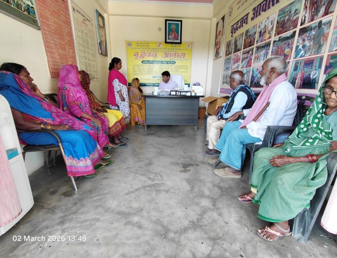 वृद्धाश्रम में निःशुल्क चिकित्सा शिविर आयोजित, 73 बुजुर्गों का हुआ स्वास्थ्य परीक्षण