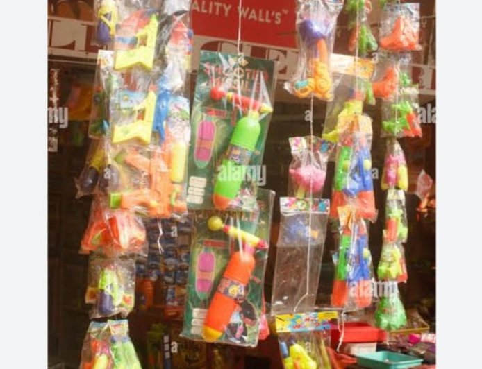 होली पर पिचकारी के रूप में आए हथियार, बरसाएंगे रंग