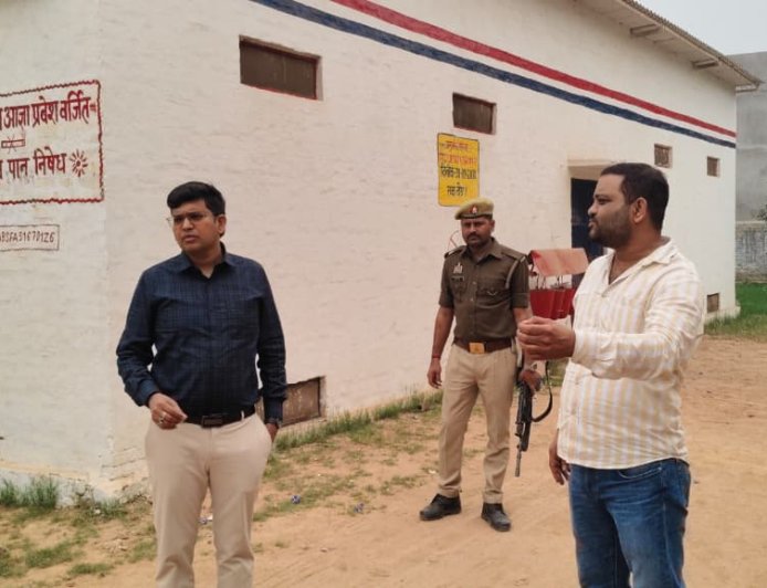 जिलाधिकारी ने जनपद में उपभोक्ताओं को गैस आपूर्ति व्यवस्था को सुचारु बनाए रखने के उद्देश्य से आर्शीवाद गैस सर्विस का किया औचक निरीक्षण