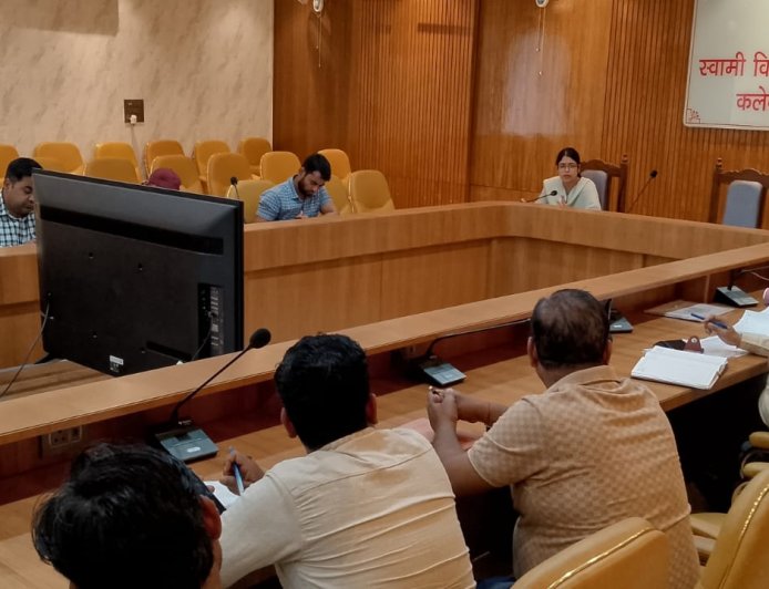 विभागीय लक्ष्य के अनुरूप प्रति माह सोलर प्लाट लगवायें - मुख्य विकास अधिकारी