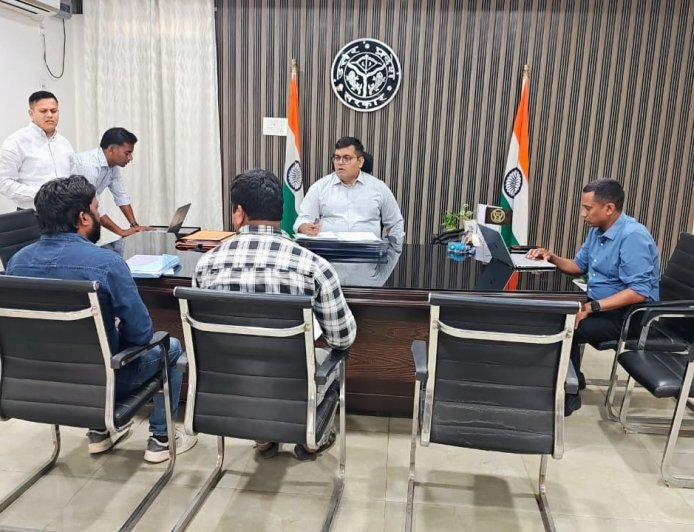 स्मार्ट मीटर को लेकर भ्रांतियां दूर करने के निर्देश, उपभोक्ताओं को जागरूक करे विद्युत विभाग - जिलाधिकारी