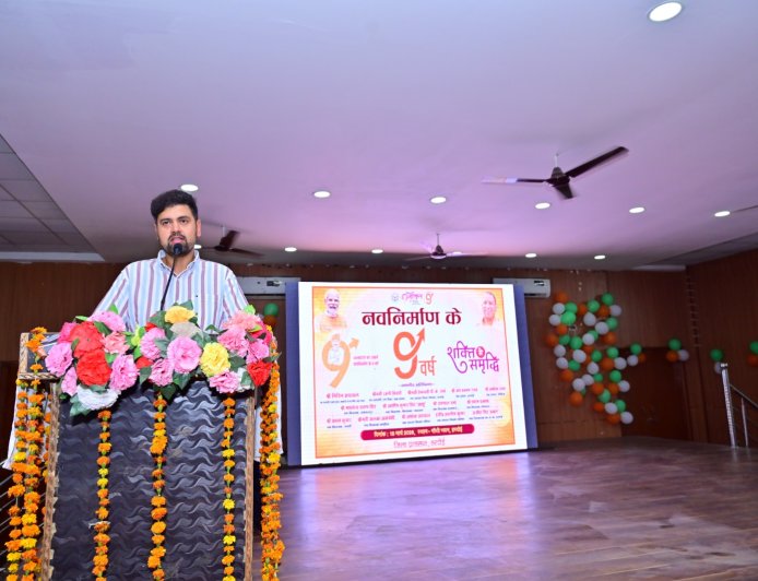 कल्याणकारी योजनाओं से गरीब एवं पात्र लोगों को लाभान्वित कराया जा रहा है - अनुनय झा