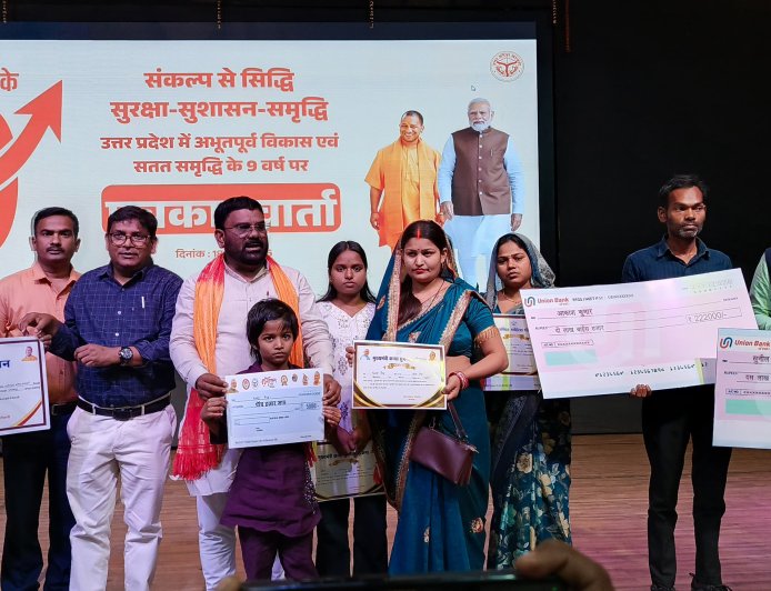 नव निर्माण के 09 वर्ष पर पुस्तक फोल्डर का हुआ विमोचन