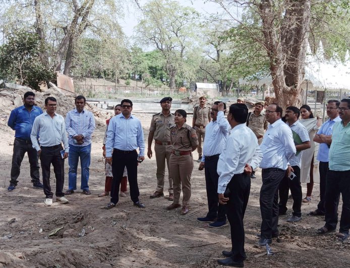 डीएम व एसपी ने हमीरपुर महोत्सव की तैयारियों का किया निरीक्षण, दिए आवश्यक निर्देश