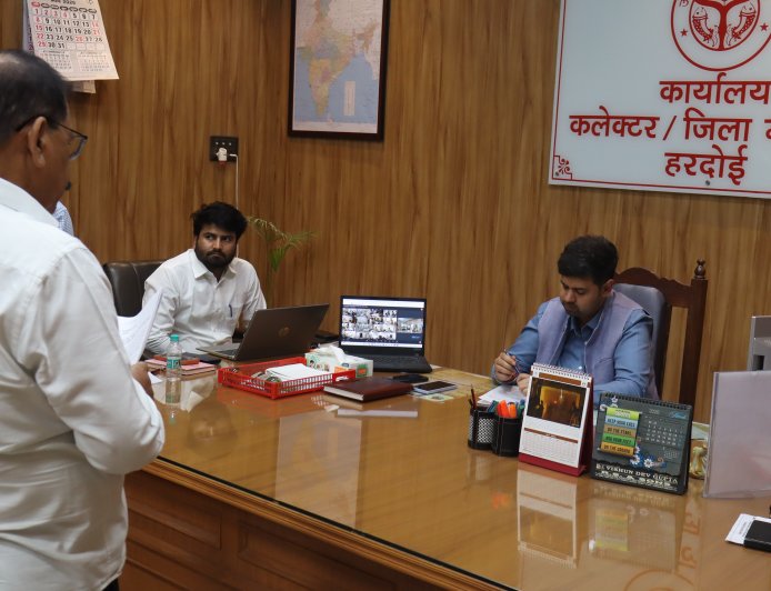 जिलाधिकारी ने जन सनुवाई में सुनी शिकायतें