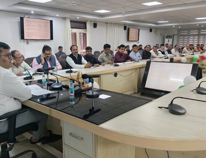 संजीव रंजन की सख्ती: स्वच्छता, तालाब संरक्षण और ग्रामीण विकास योजनाओं में तेजी के निर्देश