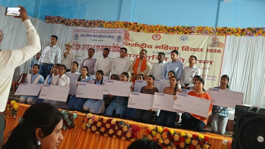 अंतर्राष्ट्रीय महिला दिवस पर मेधावी छात्राओं को किया गया सम्मानित